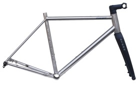 Merit Sterk Ti – titanium gravel frame with internal cable routing