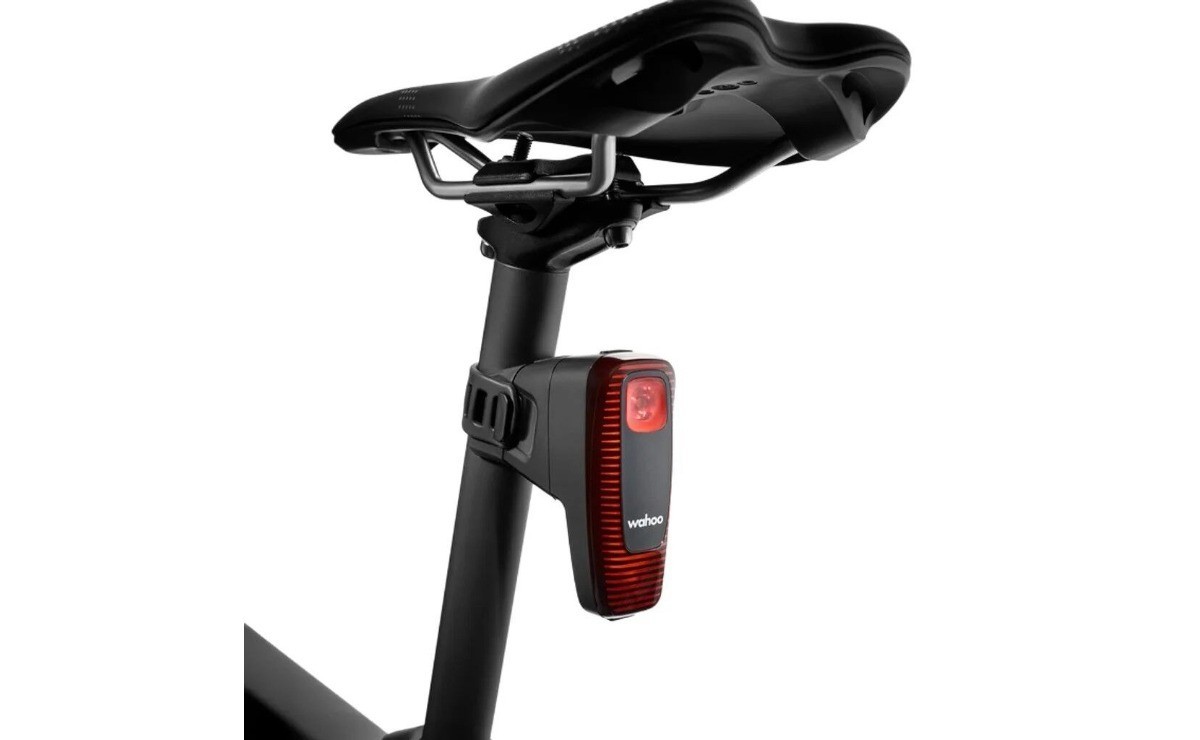 Cyklistický radar se zadním světlem Wahoo TRACKR Radar | Gravelbike.eu