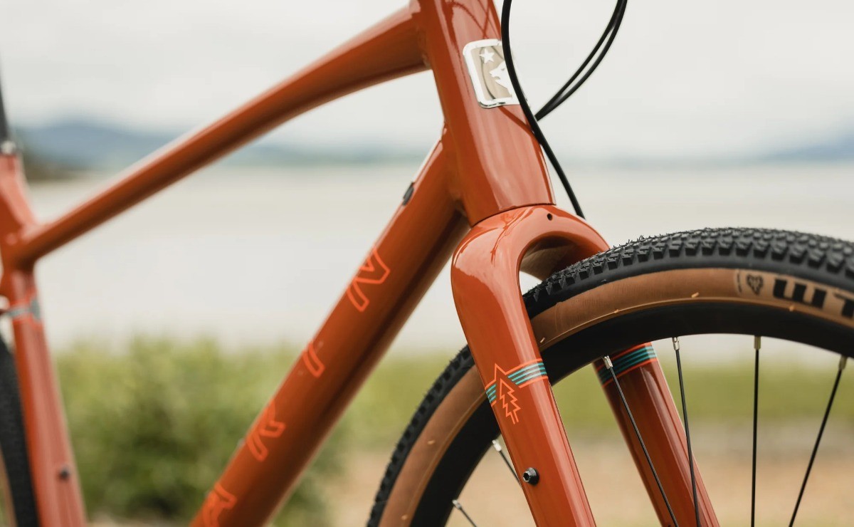 Marin DSX 2 1x12 Clay Orange gravel s rovnými řidítky